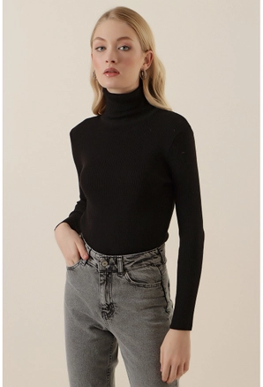 A model wears 31831 - Sweater - Black, wholesale Sweater of Big Merter to display at Lonca