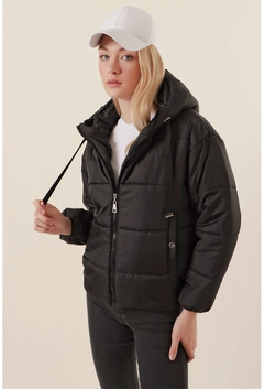 A wholesale clothing model wears 31853 - Coat - Black, Turkish wholesale Coat of Bigdart