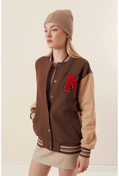 A wholesale clothing model wears 31855 - Jacket - Brown, Turkish wholesale Jacket of Bigdart
