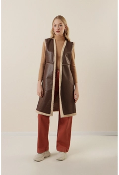 A wholesale clothing model wears 31862 - Vest - Brown, Turkish wholesale Vest of Bigdart