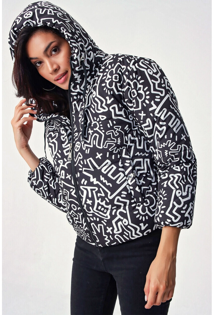 Ein Bekleidungsmodell aus dem Großhandel trägt 31197 - Coat - Black, türkischer Großhandel Mantel von Bigdart