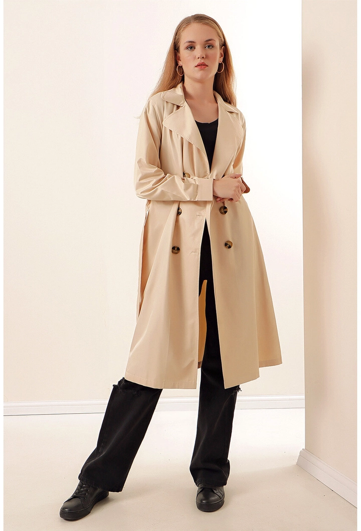 A wholesale clothing model wears 31203 - Trenchcoat - Beige, Turkish wholesale Trenchcoat of Bigdart
