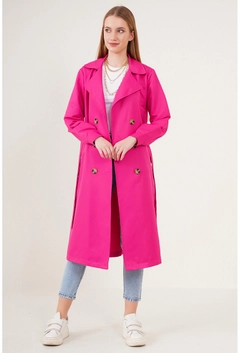 A wholesale clothing model wears 31204 - Trenchcoat - Fuchsia, Turkish wholesale Trenchcoat of Bigdart