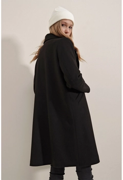 A wholesale clothing model wears 31207 - Coat - Black, Turkish wholesale Coat of Bigdart