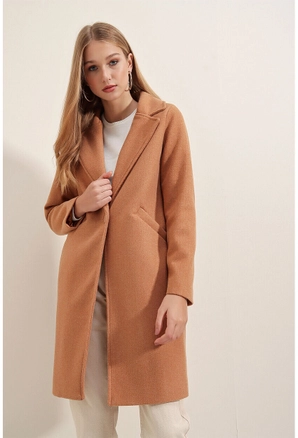 A model wears 31214 - Coat - Biscuit, wholesale undefined of Big Merter to display at Lonca
