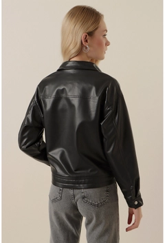 A wholesale clothing model wears 34797 - Jacket - Black, Turkish wholesale Jacket of Bigdart