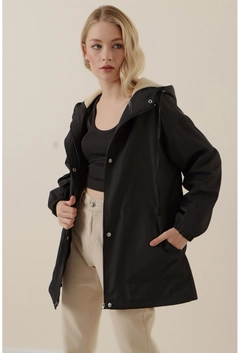 Een kledingmodel uit de groothandel draagt 34829 - Coat - Black, Turkse groothandel Jas van Bigdart
