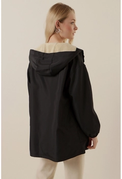 Veleprodajni model oblačil nosi 34829 - Coat - Black, turška veleprodaja Plašč od Bigdart