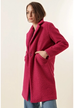 Ein Bekleidungsmodell aus dem Großhandel trägt 34837 - Coat - Fuchsia, türkischer Großhandel Mantel von Bigdart