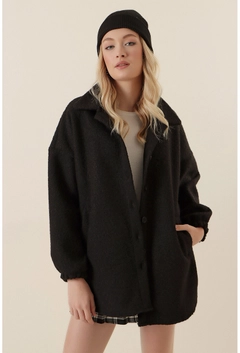 Ein Bekleidungsmodell aus dem Großhandel trägt 35513 - Jacket - Black, türkischer Großhandel Jacke von Bigdart