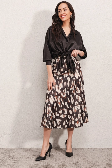 A wholesale clothing model wears  Satin Skirt - Mink
, Turkish wholesale Skirt of Bigdart