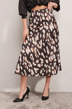 A wholesale clothing model wears BIG10040 - Satin Skirt - Mink, Turkish wholesale Skirt of Bigdart
