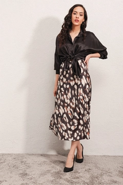 A wholesale clothing model wears BIG10040 - Satin Skirt - Mink, Turkish wholesale Skirt of Bigdart