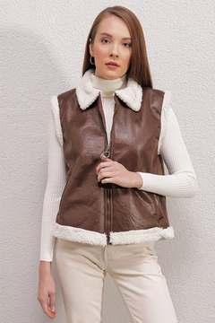 A wholesale clothing model wears BIG10143 - Vest - Brown, Turkish wholesale Vest of Bigdart