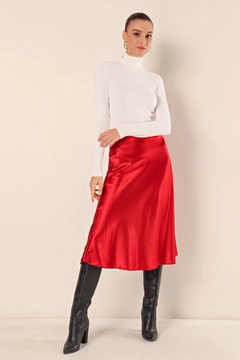 Un mannequin de vêtements en gros porte big10176-satin-skirt-claret-red, Jupe en gros de Bigdart en provenance de Turquie