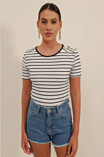 A wholesale clothing model wears  Buttoned Striped Blouse - White
, Turkish wholesale Blouse of Bigdart