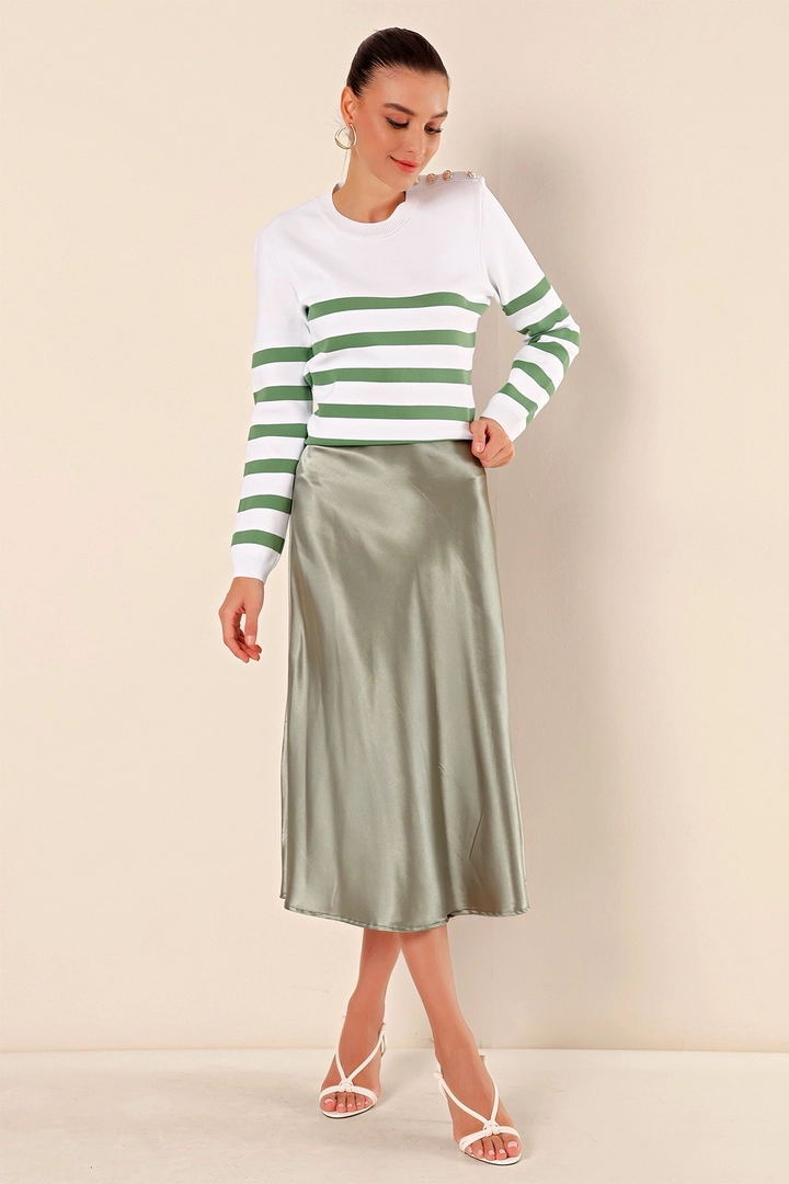 A wholesale clothing model wears big10210-satin-skirt-çağla, Turkish wholesale Skirt of Bigdart