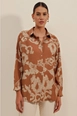 Un model de îmbrăcăminte angro poartă big10246-oversize-long-basic-shirt-v.-tan, turcesc angro  de 
