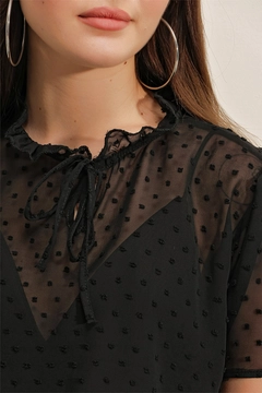 A wholesale clothing model wears big10391-short-sleeve-chiffon-blouse-black, Turkish wholesale Blouse of Bigdart