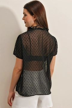 A wholesale clothing model wears big10391-short-sleeve-chiffon-blouse-black, Turkish wholesale Blouse of Bigdart