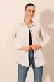 Een kledingmodel uit de groothandel draagt big10411-oversize-long-basic-shirt-d.krem, Turkse groothandel  van 