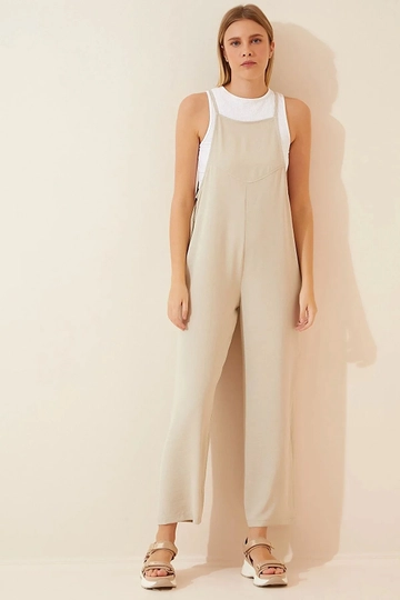 Een kledingmodel uit de groothandel draagt  Tuinmanoverall met bandjes - Crème
, Turkse groothandel Jumpsuit van Bigdart