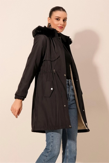 Wholesale women's jackets and on sale coats