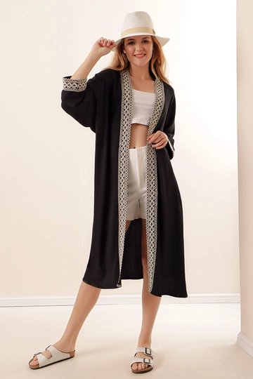 A wholesale clothing model wears  Embroidered Knitted Long Kimono - Black
, Turkish wholesale Kimono of Bigdart