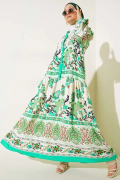 A wholesale clothing model wears big10523-authentic-patterned-hijab-dress-green, Turkish wholesale Dress of Bigdart