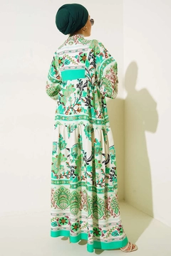 A wholesale clothing model wears big10523-authentic-patterned-hijab-dress-green, Turkish wholesale Dress of Bigdart
