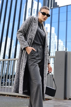 A wholesale clothing model wears big10582-oversize-long-boucle-coat-9127, Turkish wholesale Coat of Bigdart