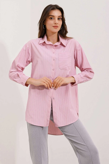 A wholesale clothing model wears  Striped Oversize Shirt With Pocket Detail - Powder
, Turkish wholesale Shirt of Bigdart