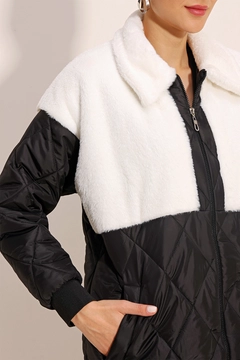 A wholesale clothing model wears big10631-long-oversize-puffer-jacket-white, Turkish wholesale Coat of Bigdart