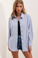 A wholesale clothing model wears big10657-oversize-long-basic-shirt-baby-blue, Turkish wholesale  of 