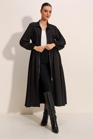A wholesale clothing model wears  Zippered Long Trench Coat - Black
, Turkish wholesale Trenchcoat of Bigdart
