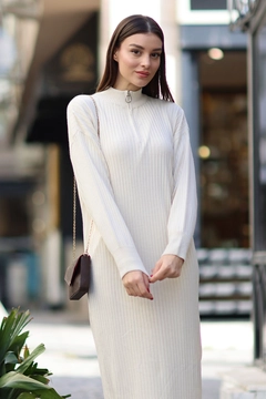 A wholesale clothing model wears big10743-knitwear-dress-cream, Turkish wholesale Dress of Bigdart