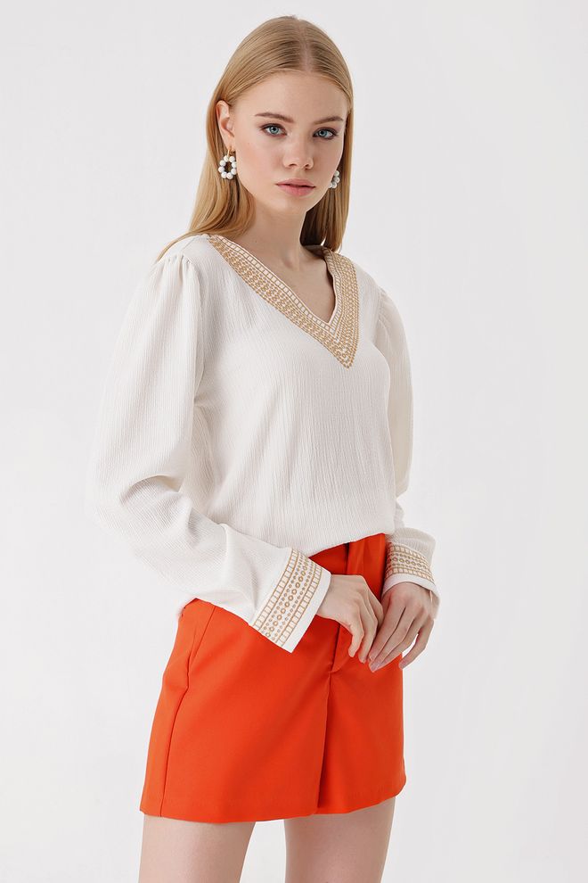 Bigdart Blusa de malha bordada com decote em V Branca Roupas por atacado Poliéster