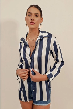 A wholesale clothing model wears big10804-lightly-flowing-striped-satin-shirt-dark-blue, Turkish wholesale Shirt of Bigdart