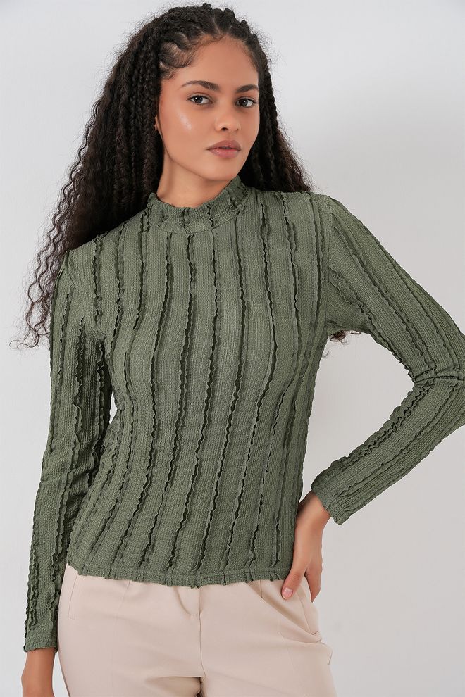 Bigdart Zelena Prugasta Bluza Uskog Kroja S Visokim Izrezom Veleprodaja odjeće Skroman