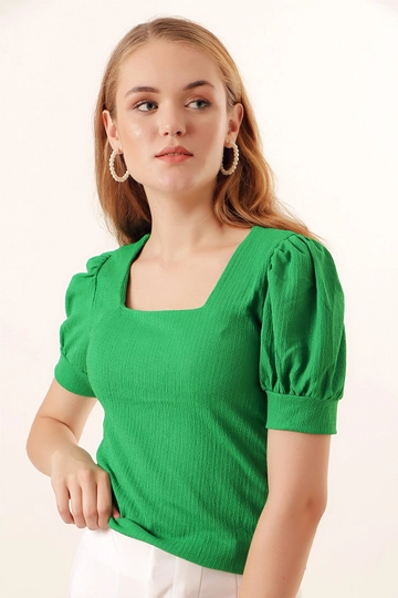 A wholesale clothing model wears  Blouse - Green
, Turkish wholesale Blouse of Bigdart