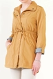 Una modella di abbigliamento all'ingrosso indossa 42988-trench-coat-camel, vendita all'ingrosso turca di  di 