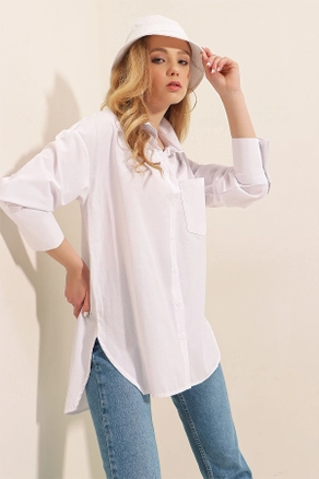 A model wears 43511 - Shirt - White, wholesale undefined of Bigdart to display at Lonca