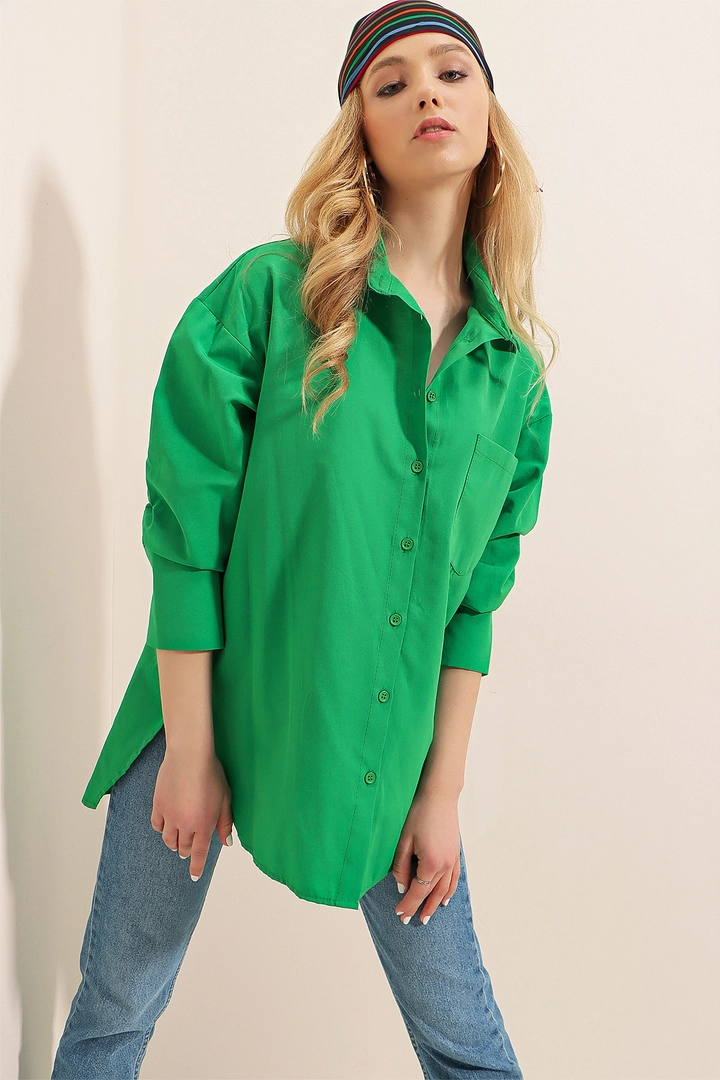 A wholesale clothing model wears 43512 - Shirt - Green, Turkish wholesale Shirt of Bigdart