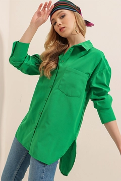 Ein Bekleidungsmodell aus dem Großhandel trägt 43512 - Shirt - Green, türkischer Großhandel Hemd von Bigdart