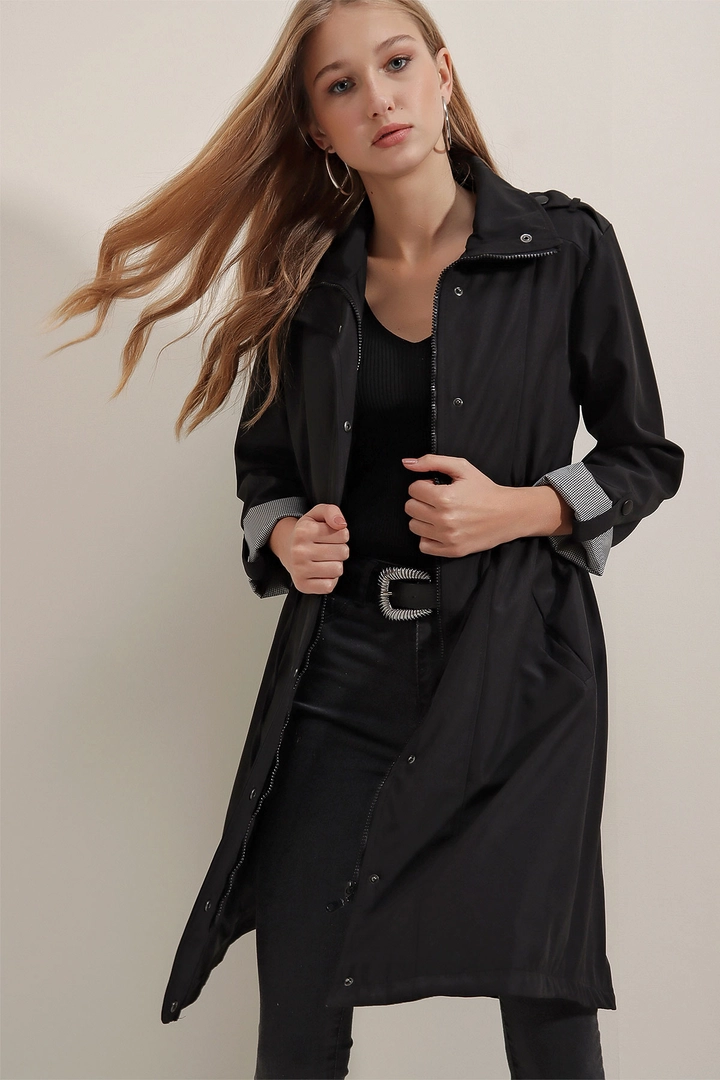 A wholesale clothing model wears 43676 - Trench Coat - Black, Turkish wholesale Trenchcoat of Bigdart
