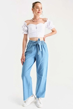 Ein Bekleidungsmodell aus dem Großhandel trägt 43752 - Jeans - Blue, türkischer Großhandel Jeans von Bigdart