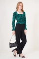Ένα μοντέλο χονδρικής πώλησης ρούχων φοράει 43762-trousers-black, τούρκικο  χονδρικής πώλησης από 