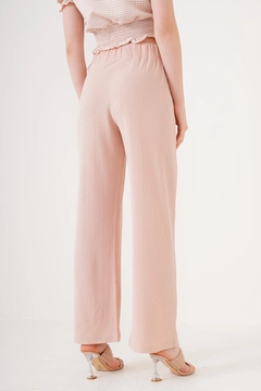 Bir model, Bigdart toptan giyim markasının 43768 - Trousers - Biscuit Color toptan Pantolon ürününü sergiliyor.