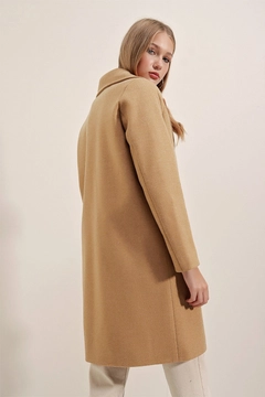 Модель оптовой продажи одежды носит 43820 - Coat - Mustard, турецкий оптовый товар Пальто от Bigdart.