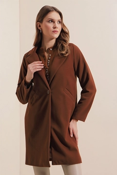 Una modelo de ropa al por mayor lleva 43823 - Coat - Brown, Abrigo turco al por mayor de Bigdart